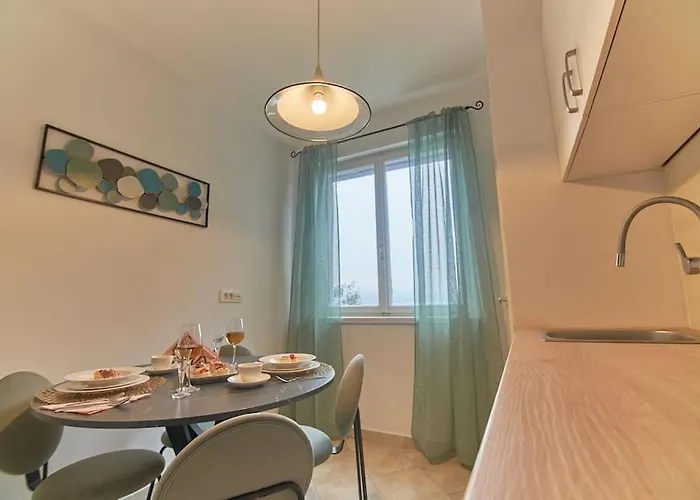 Apartament Bigeste - Free Parking - 2 Minute Walk To The - Superfast Wifi *