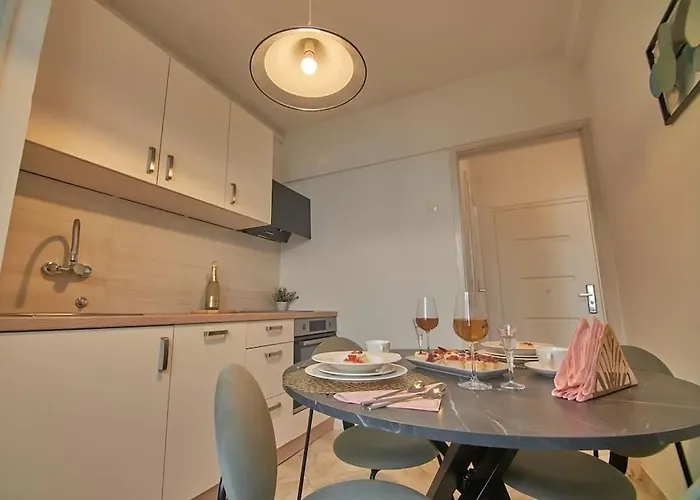 Bigeste - Free Parking - 2 Minute Walk To The - Superfast Wifi * Opatija